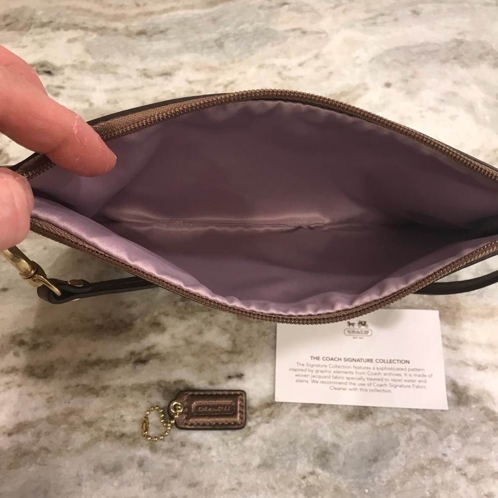COACH Signature collection LARGE wristlet/clutch - Picture 4 of 4